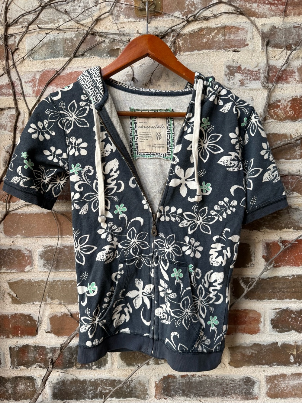 VTG Aeropostale Y2K Floral Short Sleeve Zip Up Hoodie XS